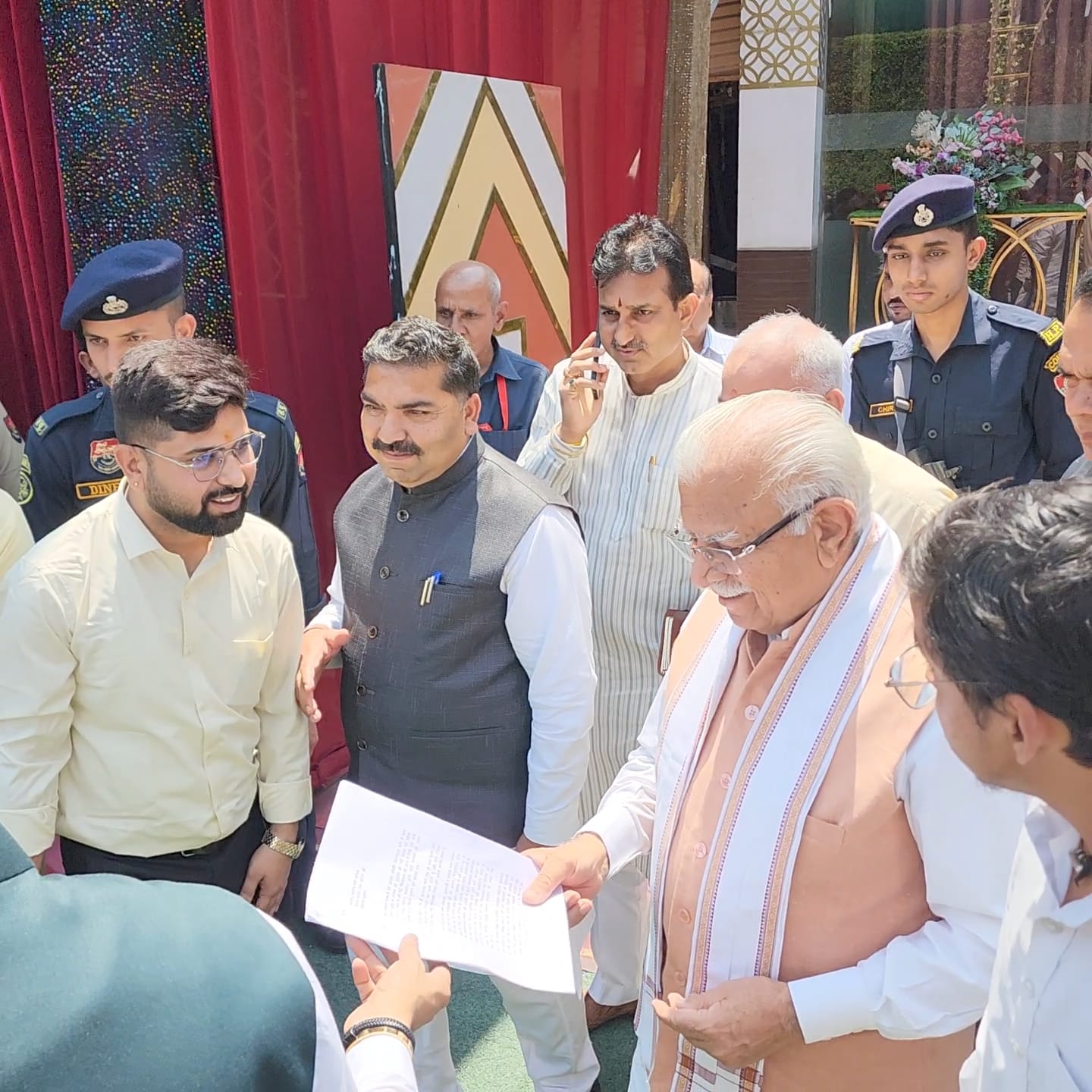 करनाल पहुंचे केंद्रीय मंत्री मनोहर लाल, विकास कार्यों की समीक्षा, कई मुद्दों पर दिया बड़ा बयान