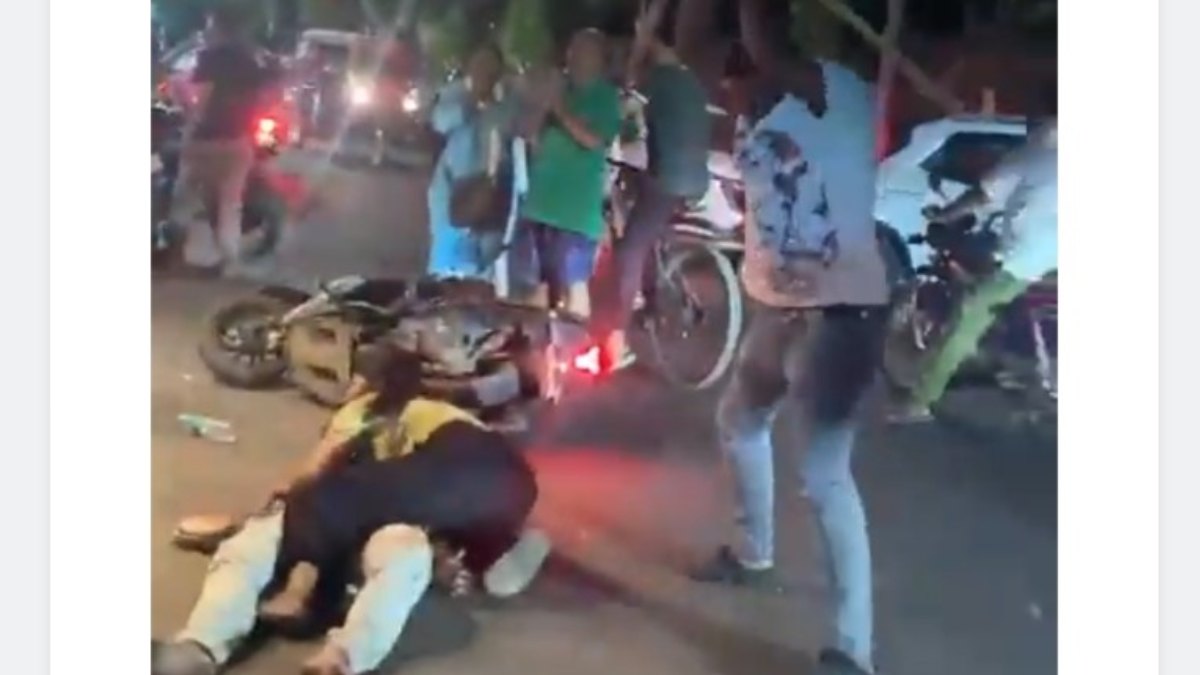 ब्रह्मपुर में कंगारू कोर्ट: बीच सड़क पर युवक-युवती को बेरहमी से पीटा, वीडियो वायरल