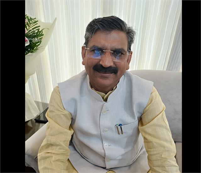 फरीदाबाद में मंत्री कृष्ण बेदी का सख्त अंदाज : बिना मान्यता स्कूलों पर एक्शन के आदेश और बैठक में गैरहाजिरी पर जताई नाराज़गी