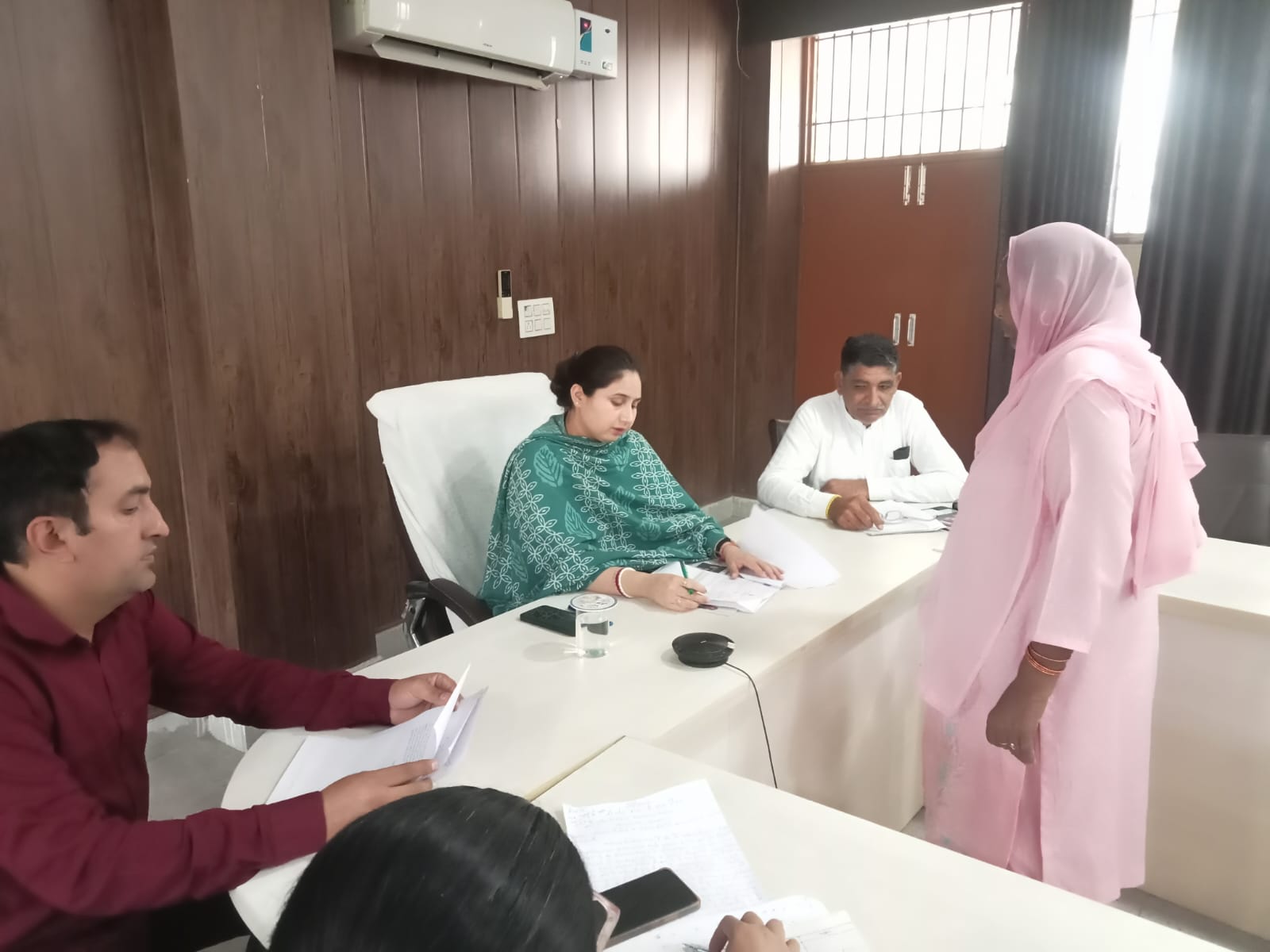 समाधान शिविर में जनता की समस्याओं का अंबार, एसडीएम ने दिए त्वरित निस्तारण के निर्देश