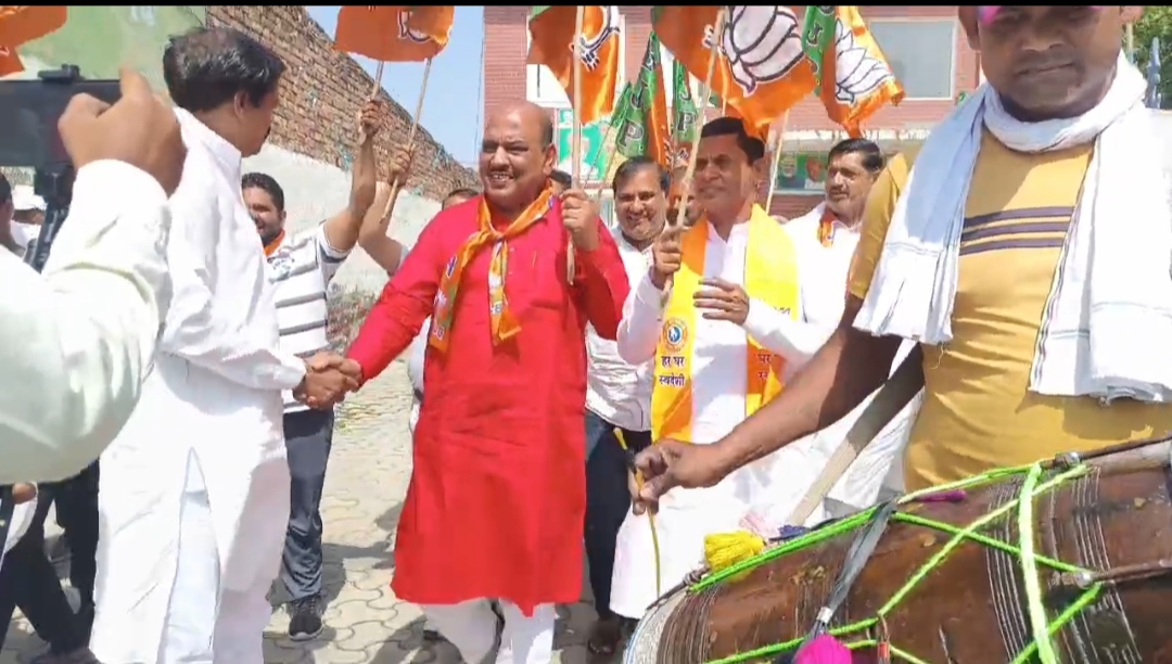 नूंह में भाजपा की जीत का जोरदार जश्न: ढोल-नगाड़ों के साथ निकाला पैदल मार्च, कार्यकर्ताओं ने बांटी मिठाई