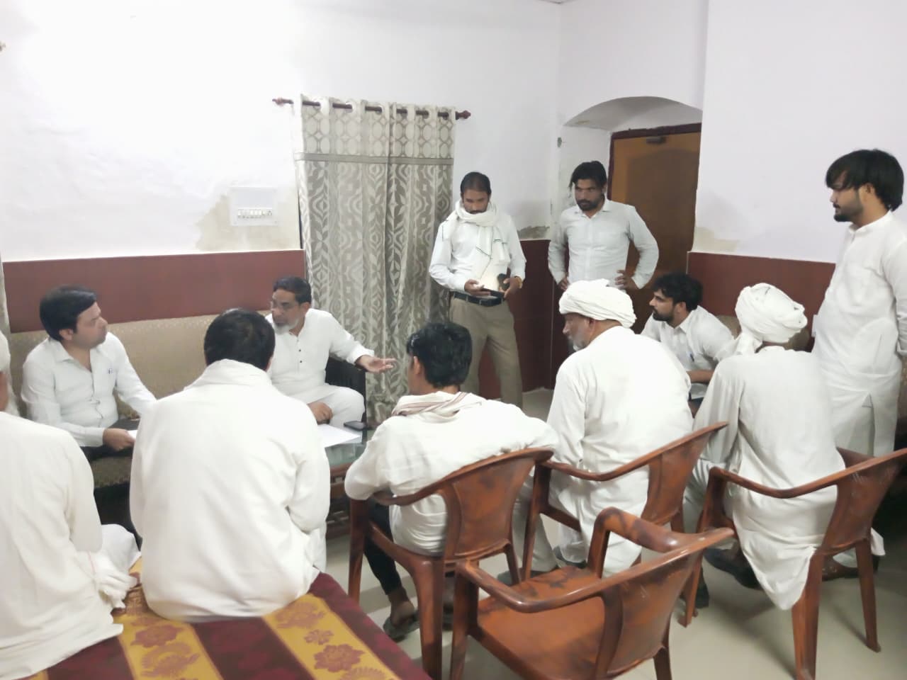आफताब अहमद ने ली बिजली अधिकारियों की बैठक, निर्बाध आपूर्ति के दिए निर्देश