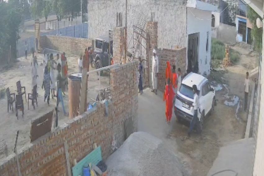 नूंह में बकरी को लेकर खूनी संघर्ष: लाठी-डंडों और पत्थरों से हमला, महिलाओं समेत 7 घायल, CCTV में कैद हुई वारदात