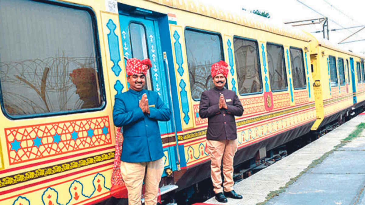 पैलेस ऑन व्हील्स: राजस्थान की लग्जरी ट्रेन इस बार तोड़ रही 43 साल पुरानी परंपरा, जानिए कैसे करें बुकिंग, कीमत और अन्य जानकारियां…