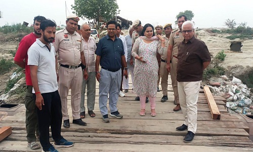 पलवल में बृज चौरासी कोस परिक्रमा मार्ग बदहाल, घटिया निर्माण सामग्री लगाने पर ग्रामीणों का फूटा गुस्सा
