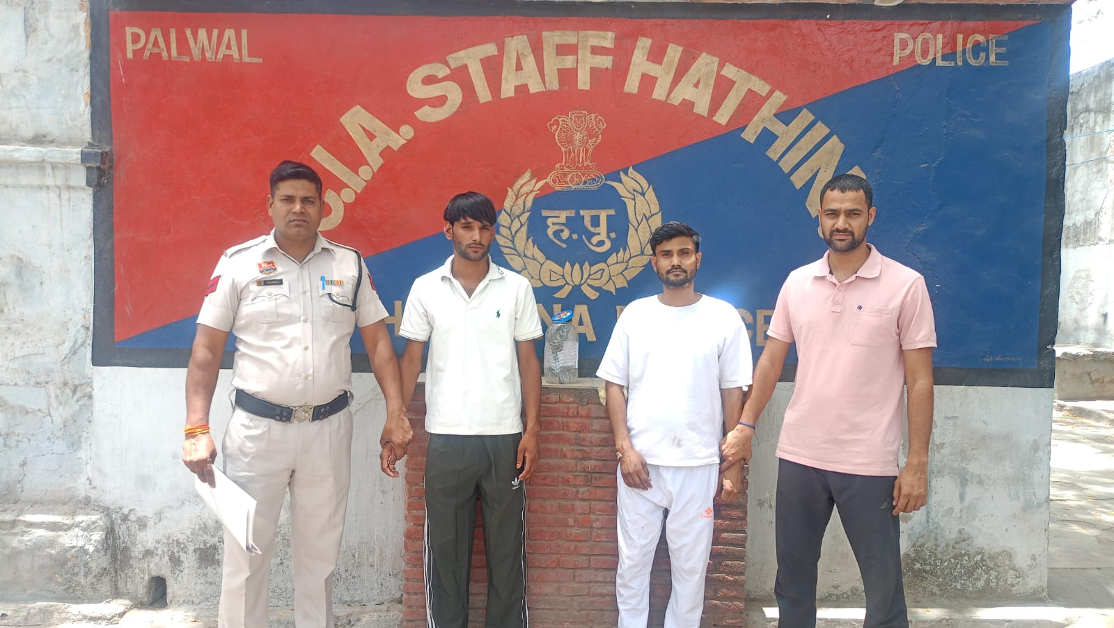 पलवल में अवैध हथियार सप्लायर और बदमाश गिरफ्तार, भेजे गए जेल