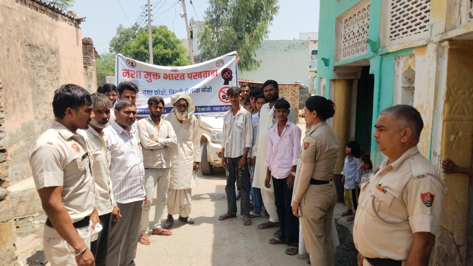 पलवल पुलिस का हुडीथल गांव में डोर टू डोर अभियान, 300 ग्रामीणों को नशे के खिलाफ किया जागरूक