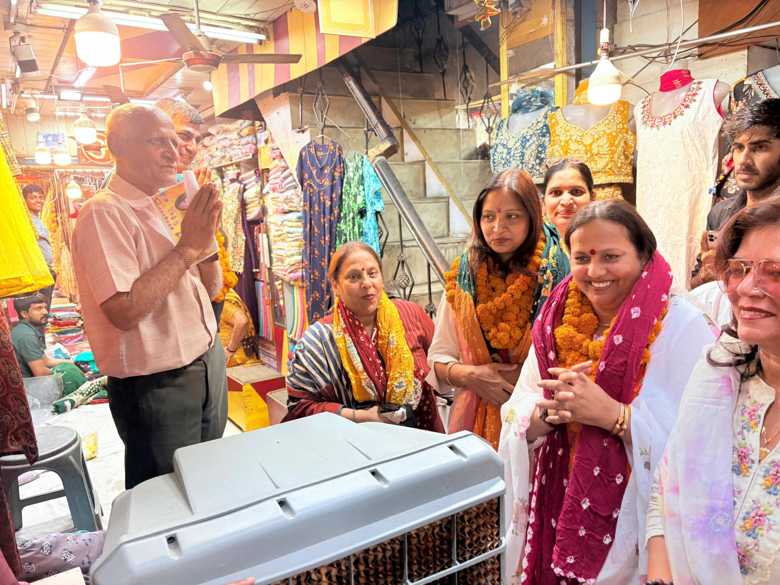 रेवाड़ी निकाय चुनाव: भाजपा प्रत्याशी विनीता पीपल और डॉ. वंदना ने किया प्रचार, व्यापारियों ने दिया समर्थन