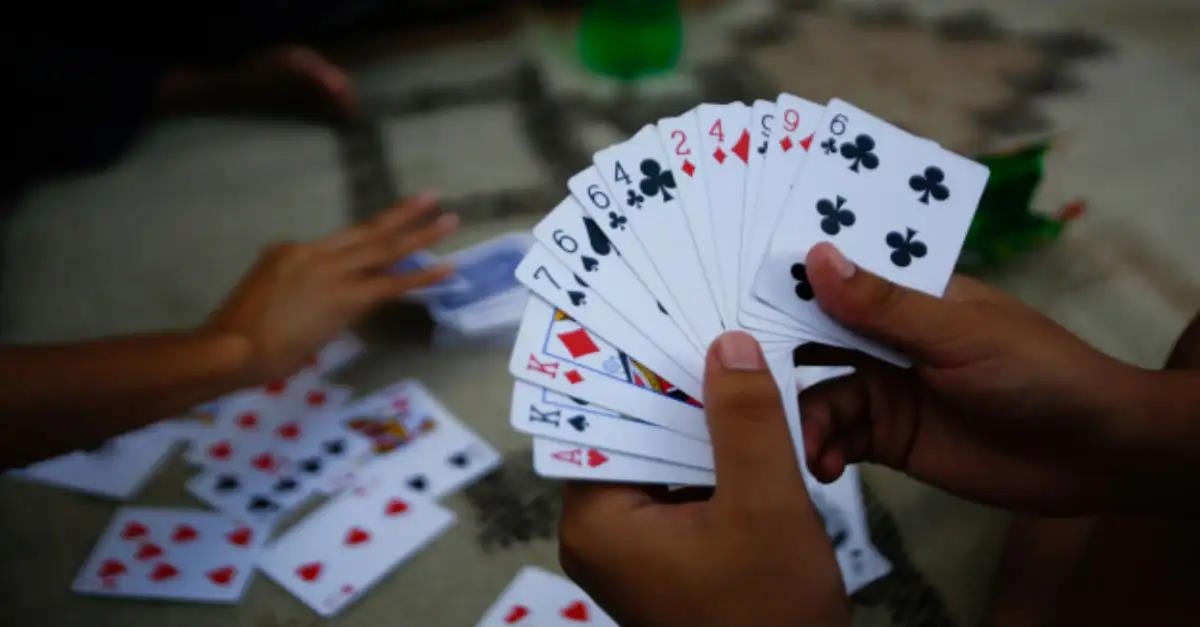 वृंदावन ग्रीन फार्म में चल रहा था बावन परियों का खेल, पुलिस ने दबिश देकर फार्म मालिक समेत 8 को दबोचा