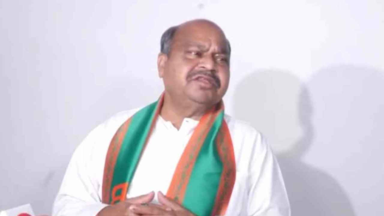भाजपा विधायक पुरंदर मिश्रा ने दिया श्राप, कहा- देश का बंटवारा करने वाली कांग्रेस से मुक्त हो जाए भारत…