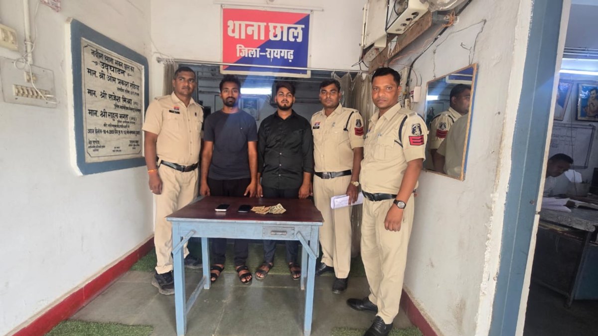 पुलिस के हत्थे चढ़ा कुख्यात आरोपी: डकैती के मामले में था फरार, दुष्कर्म के आरोप में जा चुका है जेल, अब इस मामले में हुआ गिरफ्तार
