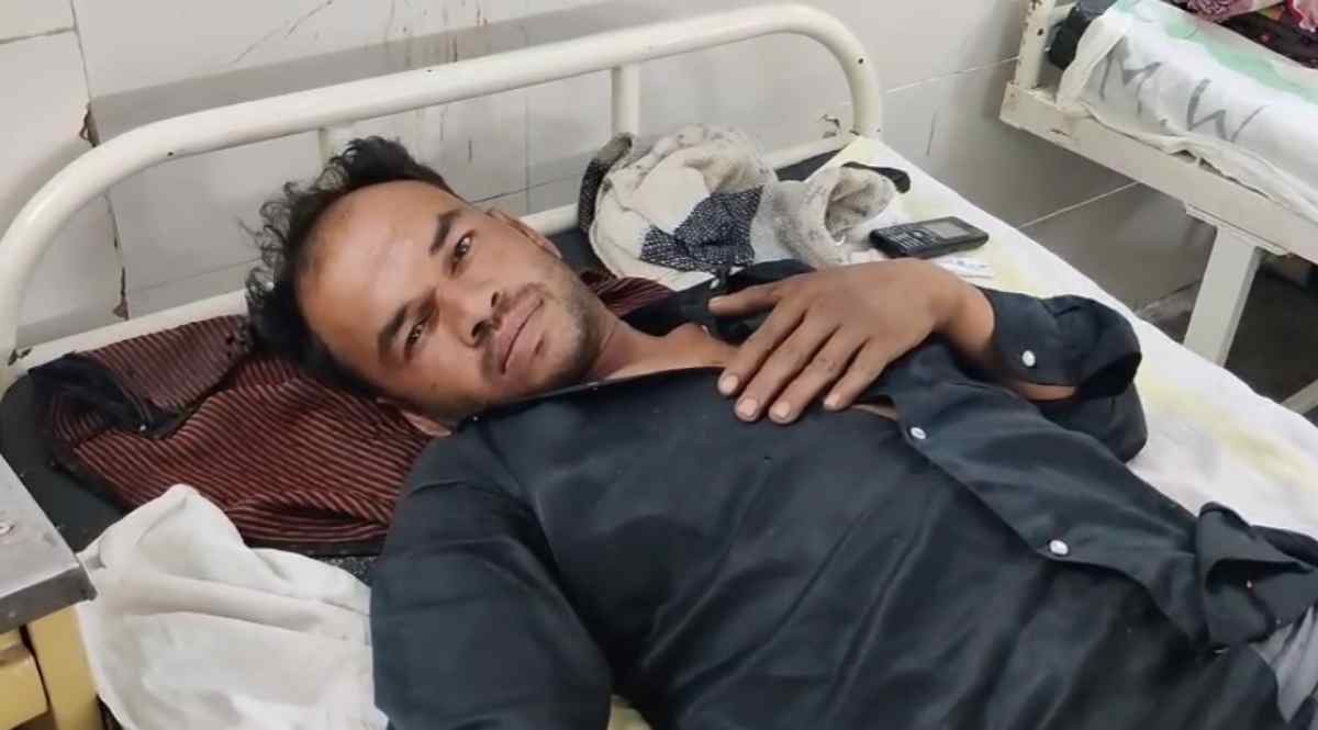 बिजली के खंभे से टकराई बस, करंट से झुलसा युवक, केंद्रीय मंत्री शिवराज सिंह चौहान के कार्यक्रम में जा रहे थे सभी