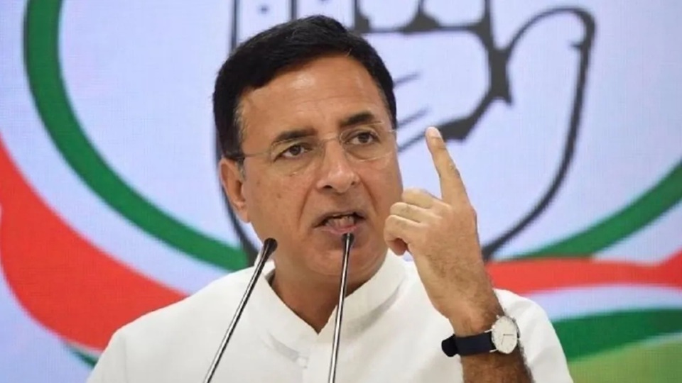 विनेश फोगाट पर कार्रवाई से भड़के सुरजेवाला, BJP और WFI को घेरा