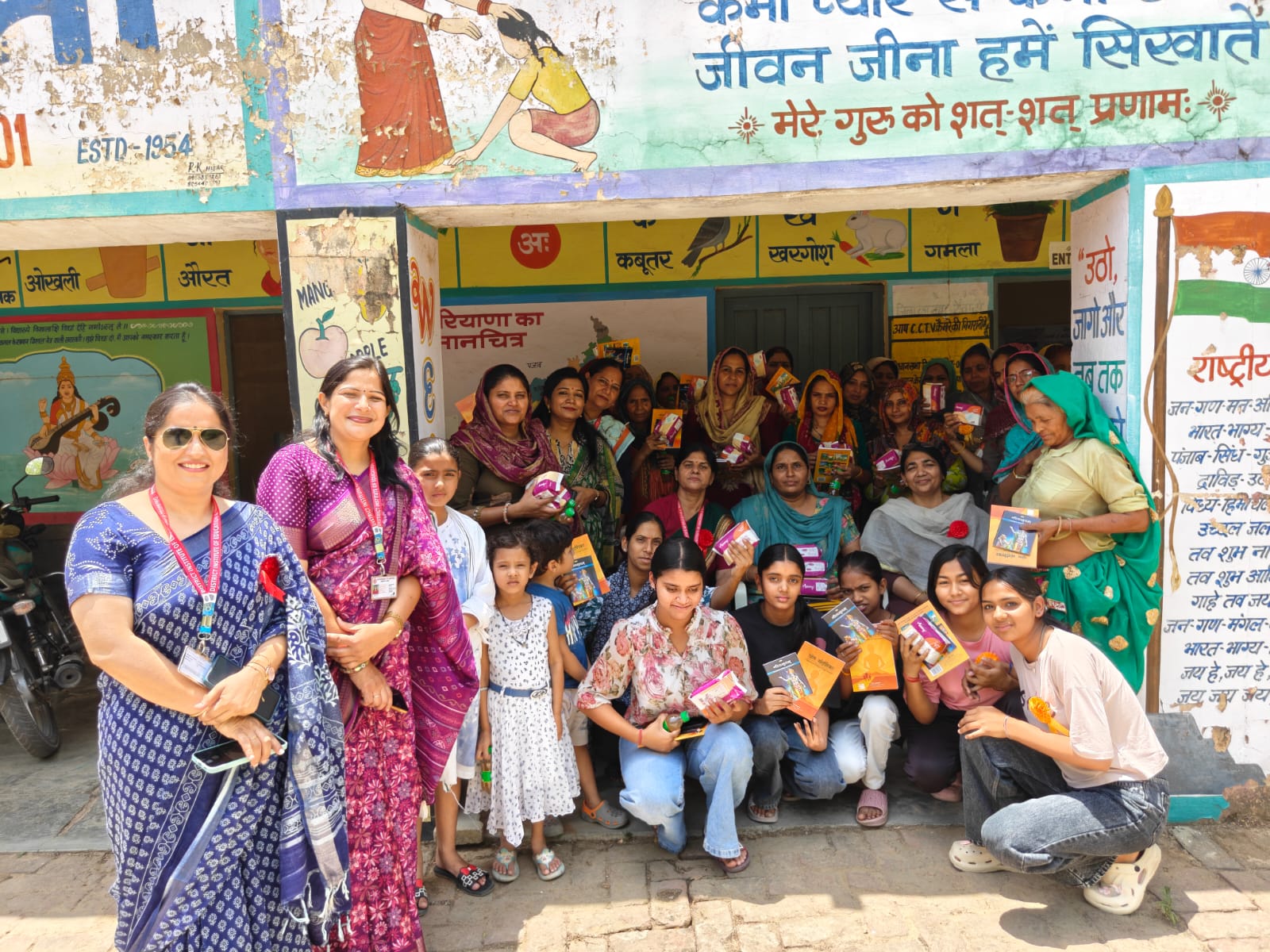 रेवाड़ी में मासिक धर्म स्वच्छता दिवस पर कार्यक्रम: सैनिटरी पैड और सफाई को लेकर महिलाओं को किया जागरूक