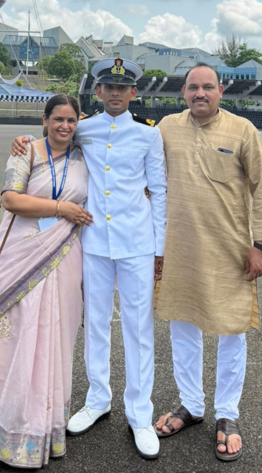 डहीना के लाल ने बढ़ाया क्षेत्र का मान, आशीष कुमार भारतीय नौसेना में बने सब-लेफ्टिनेंट