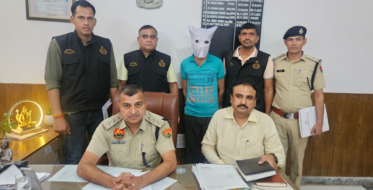 रेवाड़ी: पुलिस ने सुलझाया 8 साल पुराना ब्लाइंड मर्डर, अवैध हथियार के साथ मुख्य आरोपी गिरफ्तार