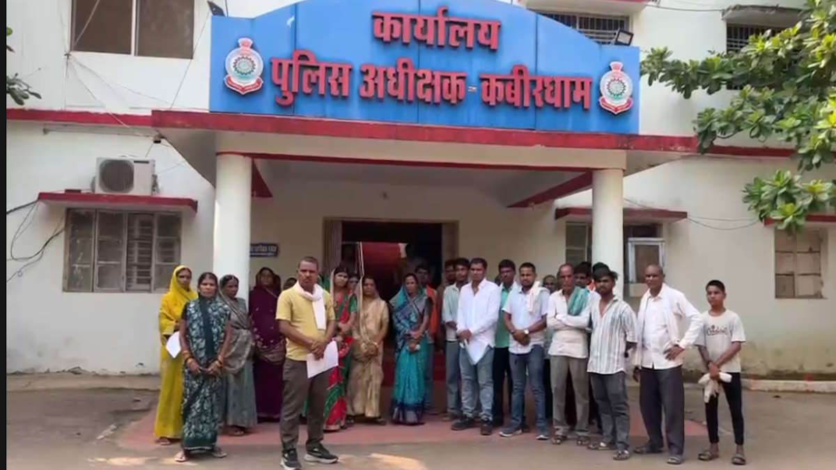 महिला सरपंच से मारपीट का मामला तूल पकड़ा, दूसरे पक्ष के लोग पहुंचे एसपी कार्यालय, लगाए गंभीर आरोप
