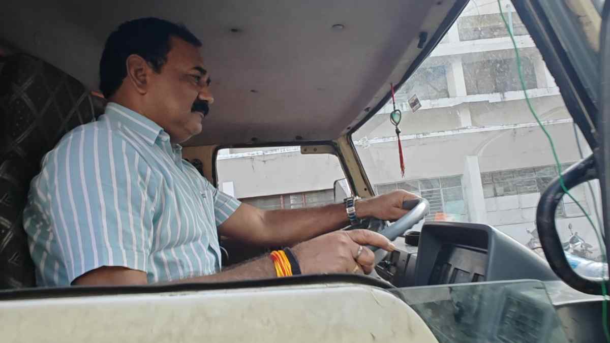 जब कलेक्टर बने ड्राइवर: जनगणना जागरूकता के लिए खुद थामा स्टीयरिंग, शहडोल में अनोखी पहल
