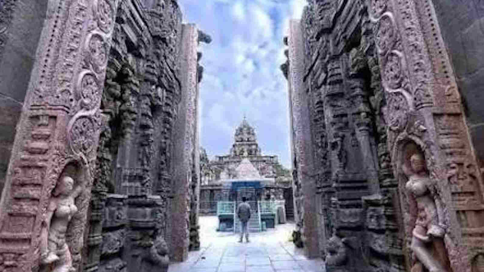 पहाड़ी पर छिपा एक ऐसा शिवधाम, जहां हाजिरी लगाने मात्र से मिलता है 12 ज्योतिर्लिंगों के दर्शन का पुण्य…