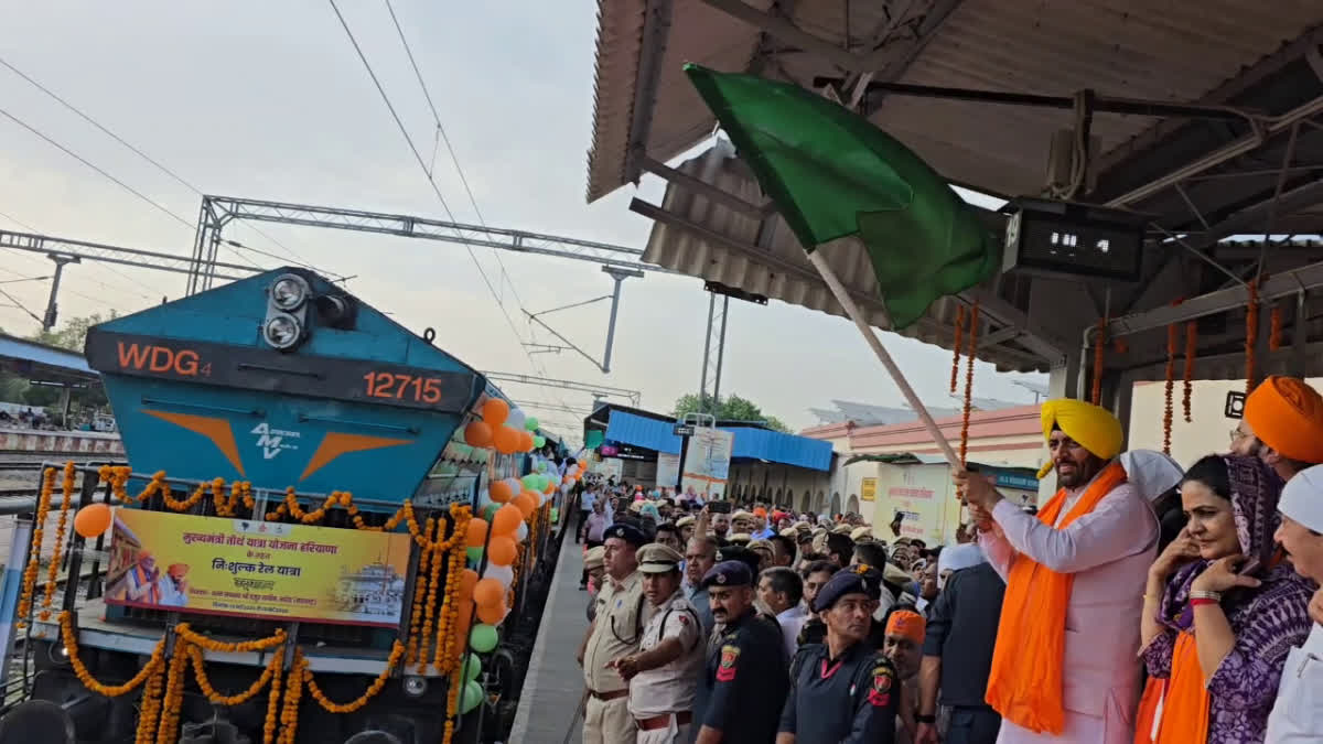 सिरसा से तख्त श्री हजूर साहिब के लिए स्पेशल ट्रेन रवाना: CM सैनी ने दिखाई हरी झंडी, 400 श्रद्धालुओं को मिली मुफ्त यात्रा