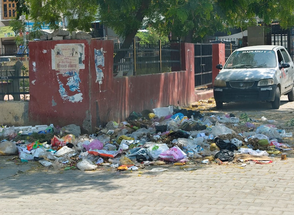 Sirsa: सफाई कर्मियों की हड़ताल से कालांवाली कूड़े के ढेर में हुआ तब्दील, बीमारियों का बढ़ा खतरा