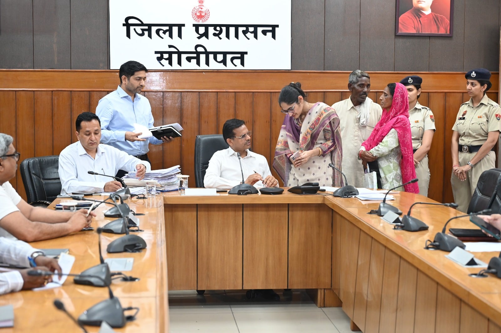 सरकारी कार्यालयों में आने वाले नागरिकों की समस्याओं का प्राथमिकता से हो समाधान : एसडीएम सुभाष चंद्र