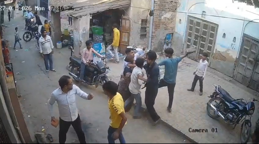 मोबाइल बदलने के विवाद में दुकानदार पर जानलेवा हमला, नकदी और फोन लूटकर आरोपी फरार