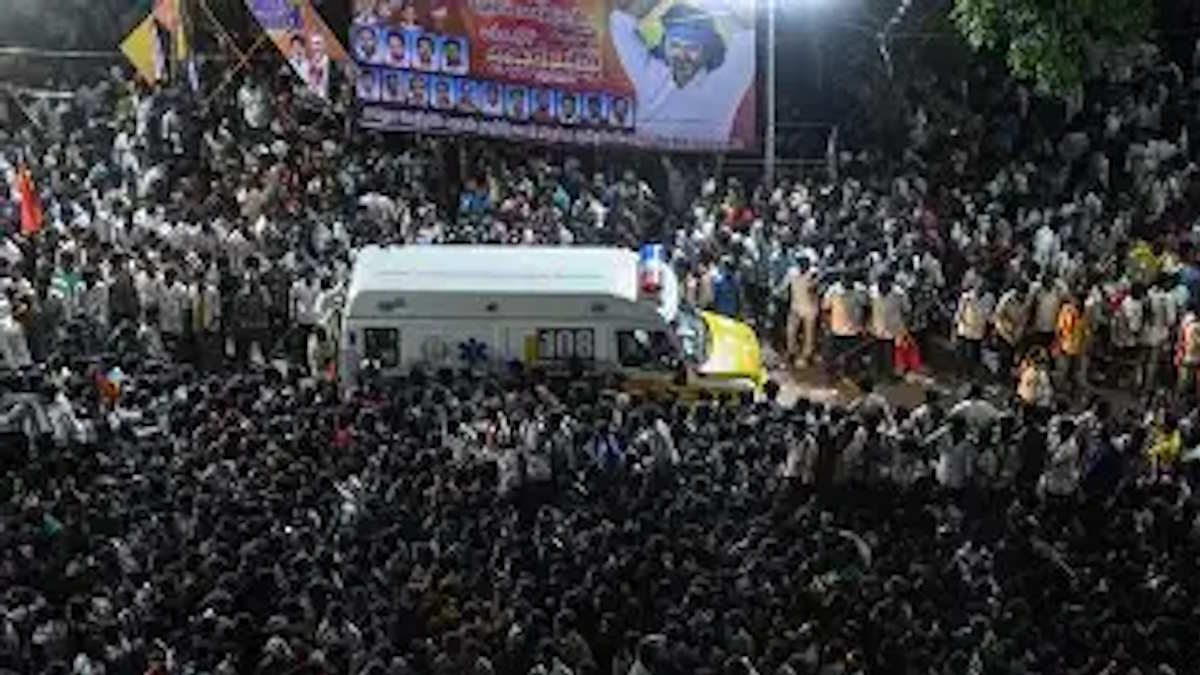 Tamilnadu Election Results 2026: TVK ने अपनी जीत करूर भगदड़ के पीड़ितों को समर्पित की…