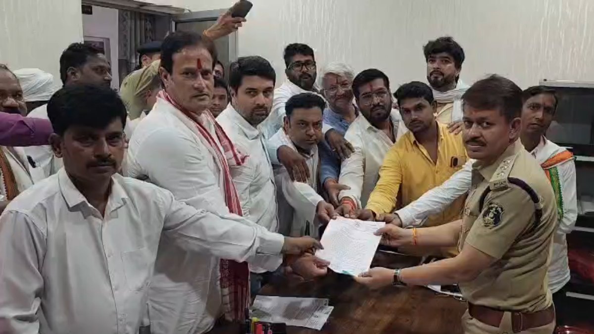 रायपुर में मॉल के अवैध रास्ते पर सियासी बवाल: विरोध में उतरे पूर्व विधायक विकास उपाध्याय, PWD अधिकारी के खिलाफ FIR की मांग