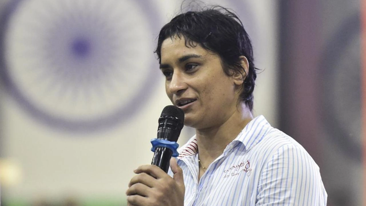 WFI के कारण बताओ नोटिस पर विनेश फोगाट का जवाब : कहा-14 दिन बाद दूंगी जवाब , आरोपों को बताया गलत