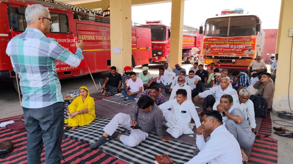 दमकल विभाग हड़ताल 28वां दिन: 10 मई तक बढ़ी अनिश्चितकालीन हड़ताल, सरकार को दी खुली चुनौती