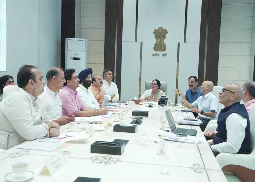 दिल्ली सरकार के दो बड़े फैसले: झुग्गीवासियों को पक्का मकान और निर्माण श्रमिकों को 2 लाख तक मुफ्त इलाज