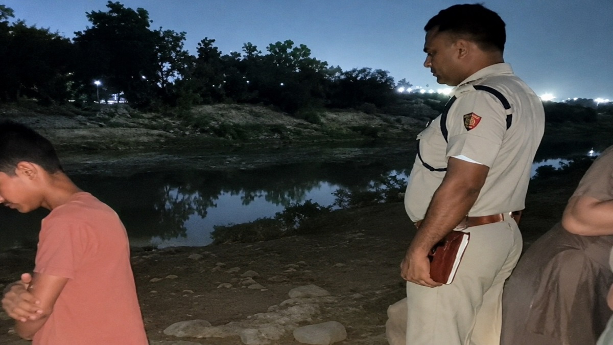फरीदाबाद: आगरा नहर में कूदी 18 साल की युवती, अंधेरे के कारण सर्च ऑपरेशन में आई दिक्कत, वजह तलाशने में जुटी पुलिस