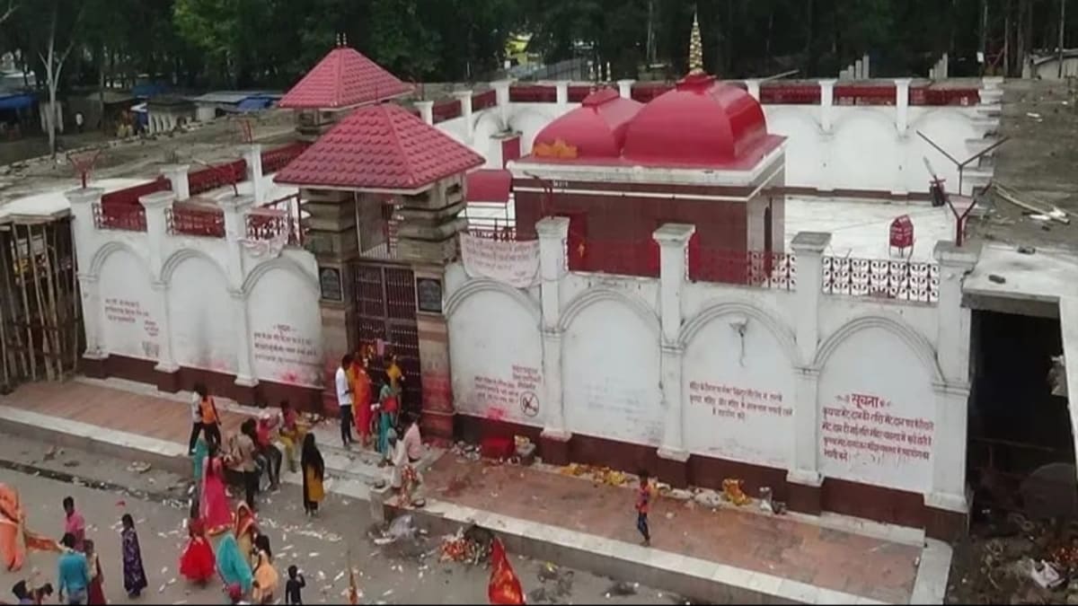 प्रसिद्ध सिद्धपीठ थावे दुर्गा मंदिर के रेनोवेशन में लापरवाही, सरकार ने तुरंत लिया एक्शन, दो इंजीनियर हटाए