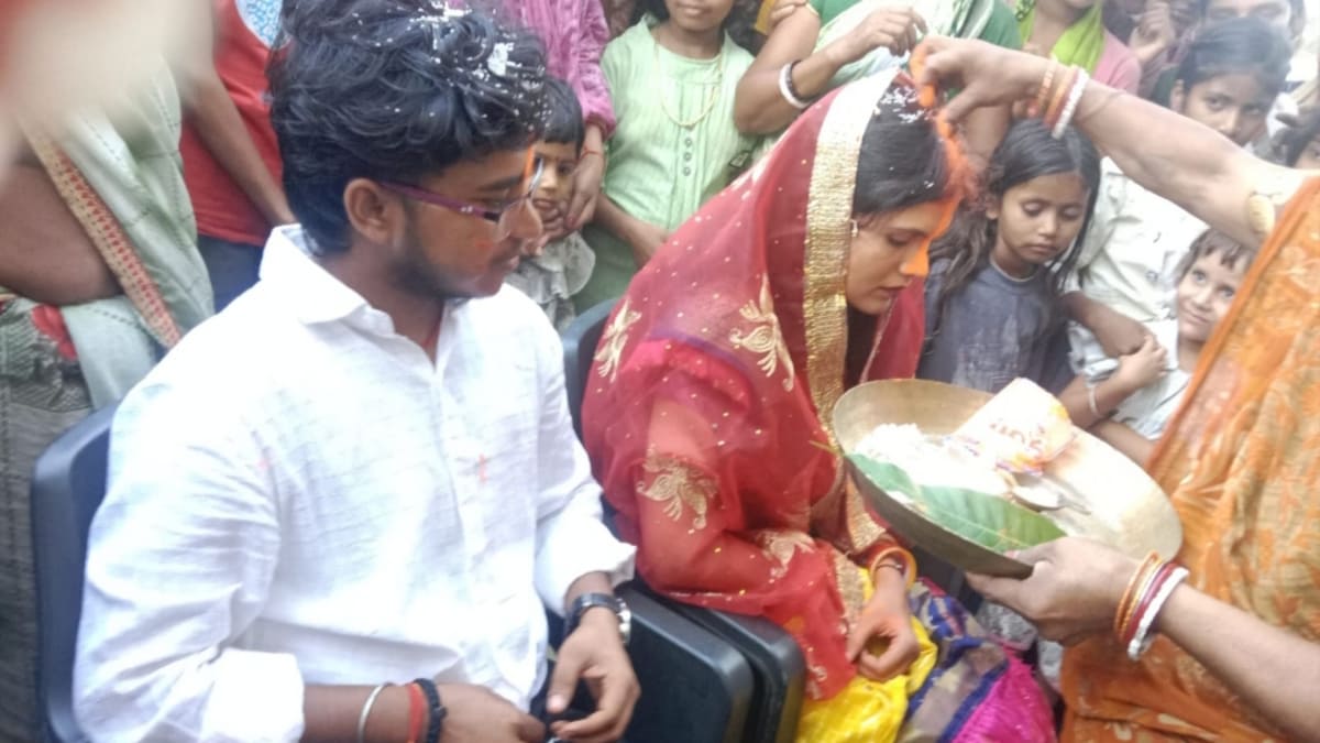 जमुई में अनोखी शादी का मामला आया समाने: जेंडर बदलकर शिक्षिका ने बहन से की शादी, वीडियो वायरल