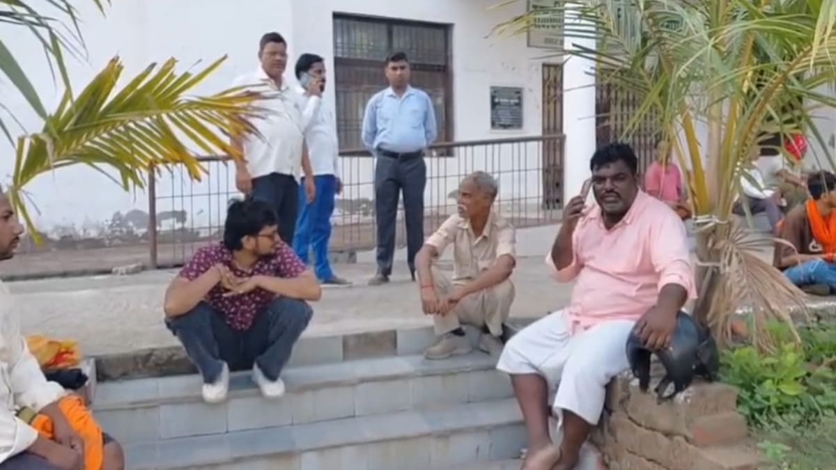 ​बिक्रमगंज में दर्दनाक सड़क हादसा: कार की चपेट में आने से 28 वर्षीय युवक की मौत, अस्पताल में तोड़ा दम
