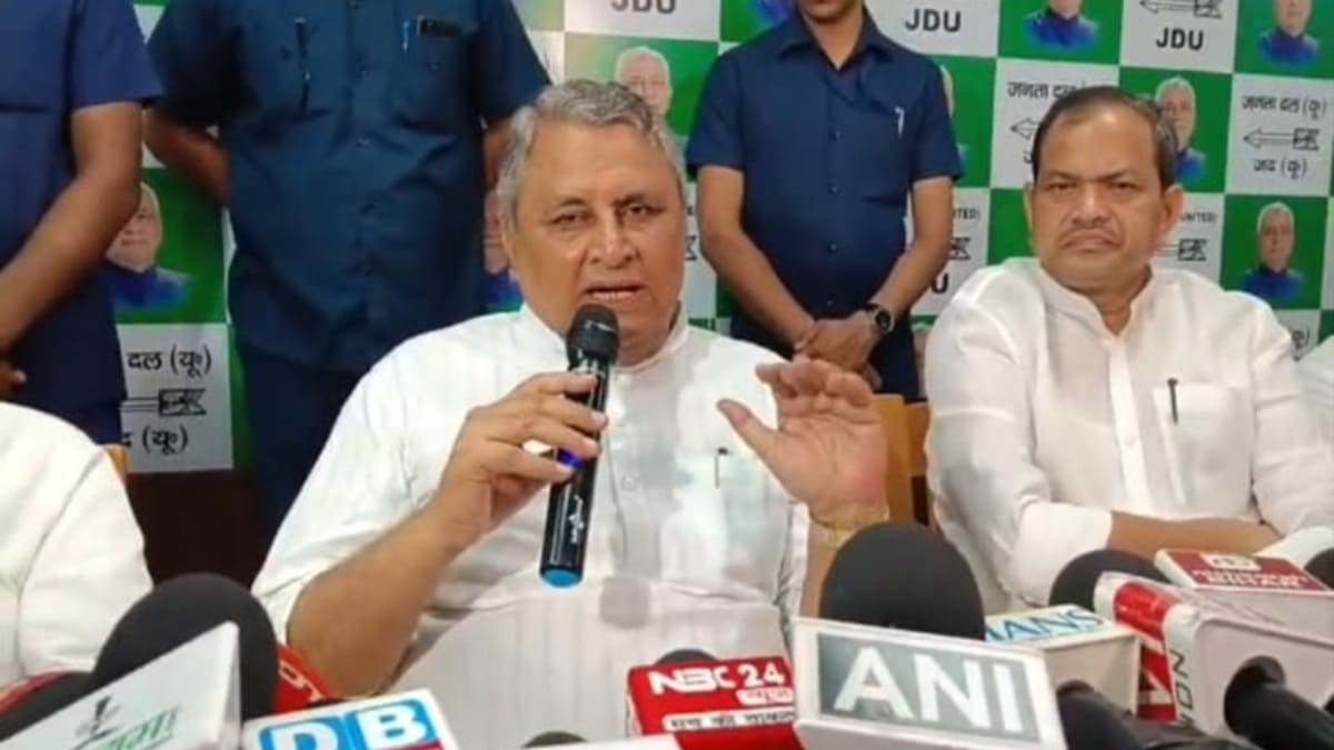 जनता की समस्याओं के समाधान के लिए प्रदेश भर में सक्रिय सहयोग शिविर, मंत्री विजय चौधरी ने की सराहना
