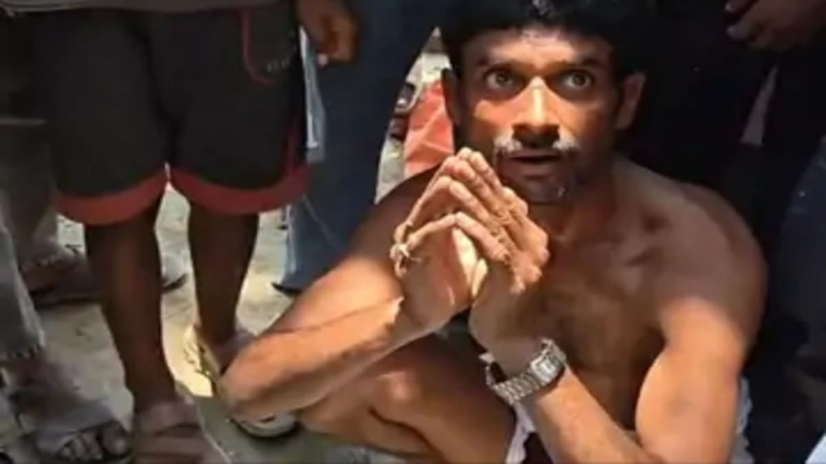 यूपी का रबिउद्दीन बिहार में बन गया रवि: साधु बनकर कर रहा था वसूली, भीड़ ने पीटा, थूक चटवाया