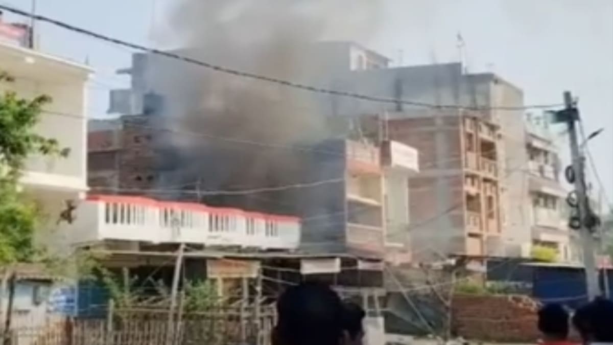 ​मोतिहारी में गैस सिलेंडर विस्फोट से मचा कोहराम: चार घर राख, 10 लाख से अधिक का नुकसान