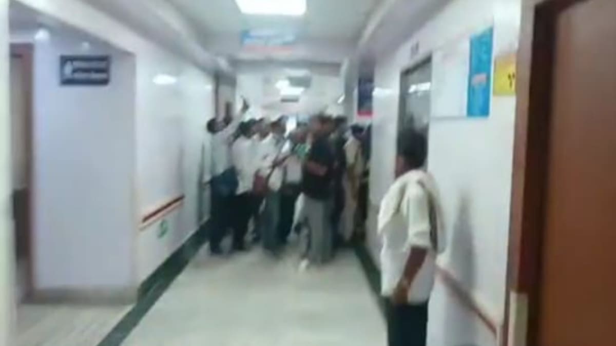 ​मुजफ्फरपुर के निजी अस्पताल में काल बनकर बरसी आग: 4 मरीजों की मौत, 20 से अधिक झुलसे