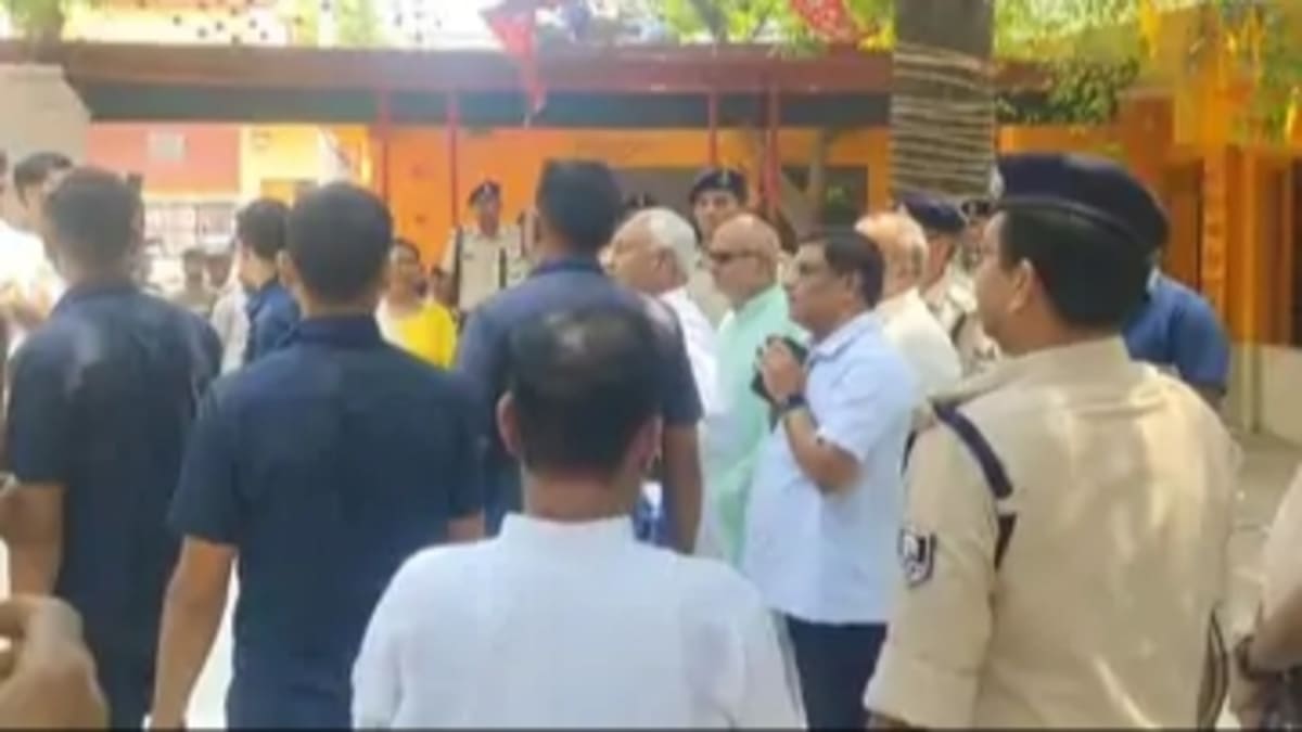 ​नीतीश कुमार का उलार सूर्य मंदिर दौरा: विकास कार्यों का लिया जायजा, भगवान भास्कर की पूजा-अर्चना