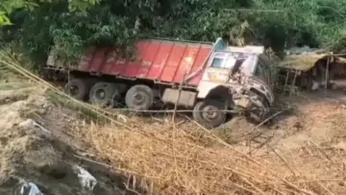 ​बाढ़ में मॉर्निंग वॉक पर निकली महिला को तेज रफ्तार ट्रक ने कुचला, मौके पर ही मौत