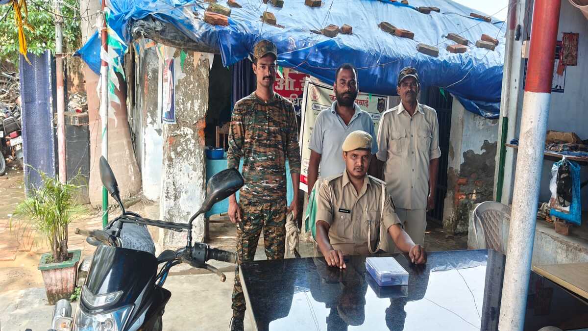 ​पूर्वी चंपारण में नशा तस्करों पर पुलिस का शिकंजा, 36.45 ग्राम स्मैक और नकदी के साथ तीन हजार का इनामी बाबूलाल यादव गिरफ्तार