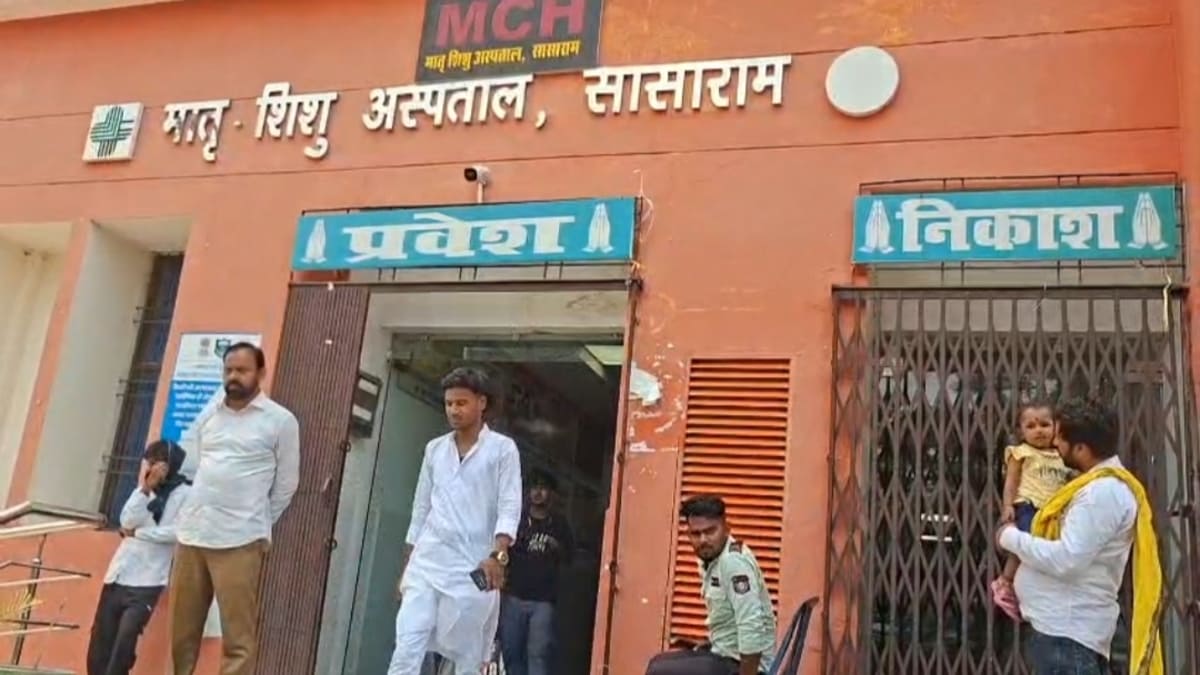 सासाराम सदर अस्पताल बेहाल: मातृ-शिशु विंग में हफ्तों से लिफ्ट बंद, सीढ़ियां चढ़ने को मजबूर गर्भवती महिलाएं