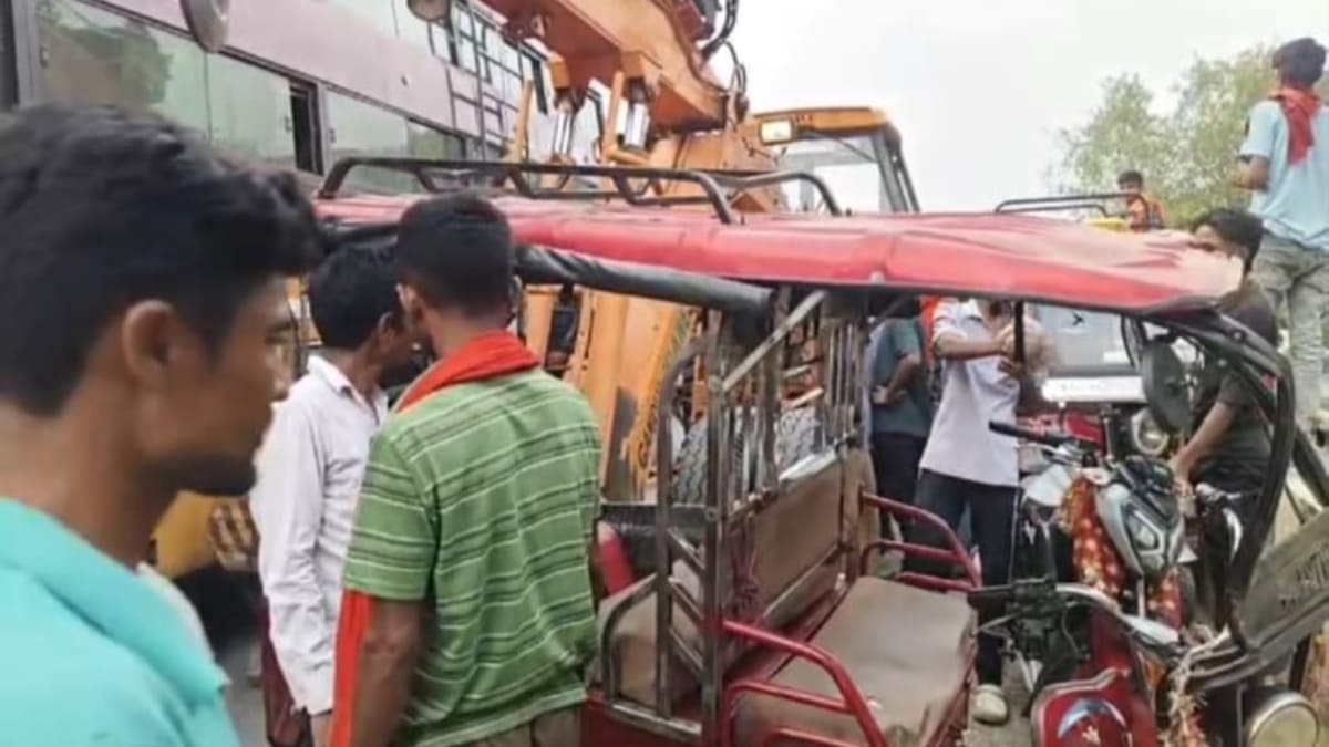 ​सासाराम में ब्रेक फेल क्रेन ने मचाई तबाही, राहगीर महिला गंभीर रूप से घायल, चालक फरार