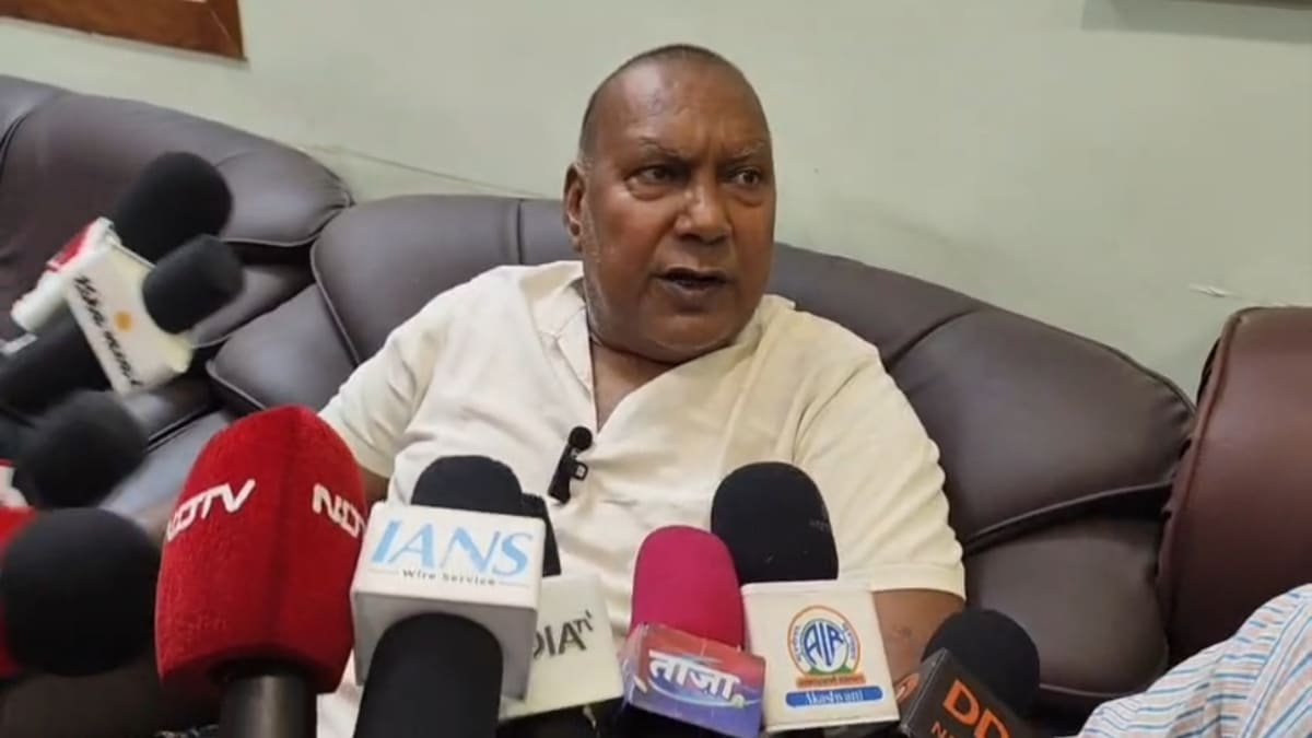 लालू-राबड़ी बंगला खाली और सुरक्षा हटाने मामले पर NDA पर जमकर बरसे RJD विधायक, बोले-ये दोहरी नीति बर्दाश्त नहीं