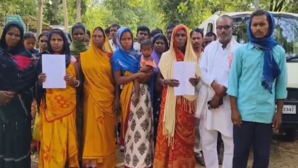 ​सासाराम में पुलिस विवाद: सांसद ने जताई नाराजगी, डीआईजी कार्यालय पहुंचीं पीड़ित महिलाएं