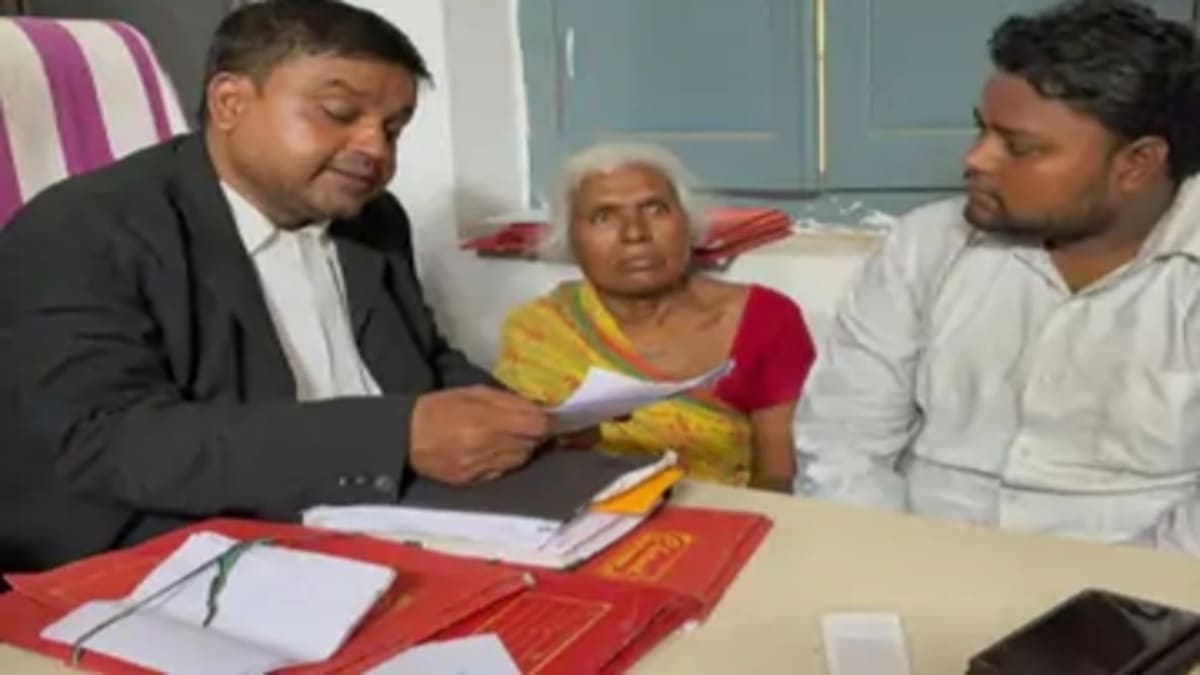 ​मैं जिंदा हूं फिर क्यों बंद हुई पेंशन?: मुजफ्फरपुर में बुजुर्ग महिला ने लगाई गुहार, मानवाधिकार आयोग पहुंची कागजी मौत की कहानी