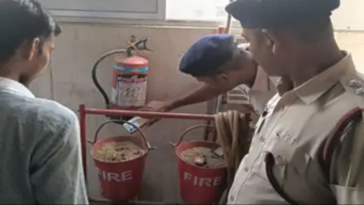 पटना में सुरक्षा मानकों की अनदेखी करने वाले 17 होटल्स पर अग्निशमन विभाग का छापा, नोटिस जारी