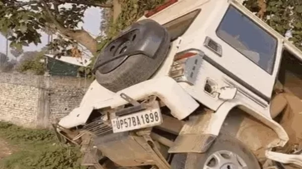 ​पटना में तेज रफ्तार कार पेड़ से टकराई, देवघर से लौट रहे मां-बेटे की मौत, 8 घायल